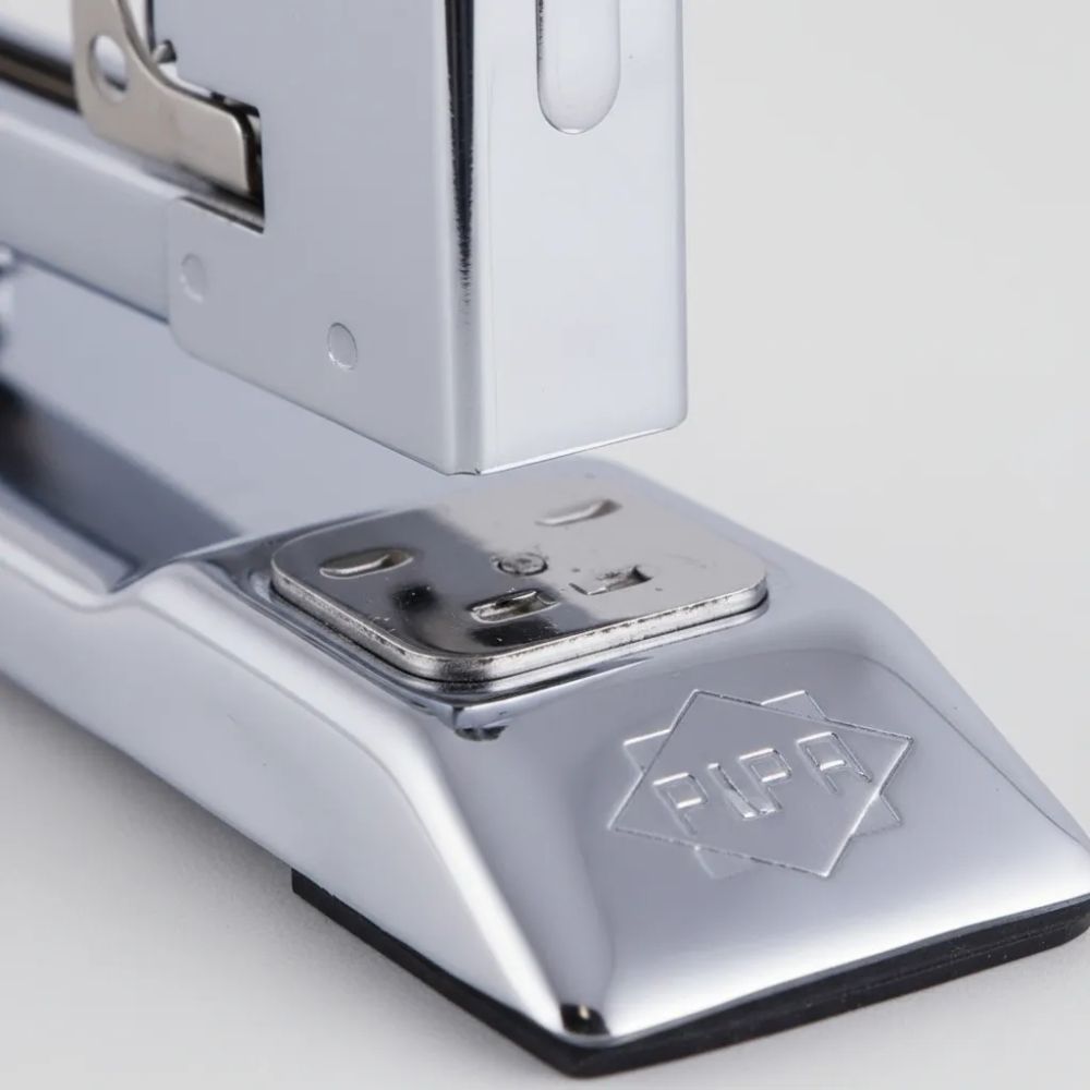 Engrapadora Pilot 400 Cromada | Golpe Profesional | 100 Hojas P0015